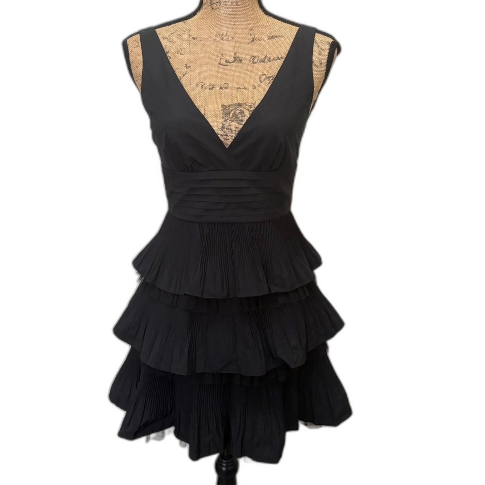 BCBGMAXAZRIA Black Tiered Pleated V-Neck Cocktail Dress LBD Event Wear Size 2